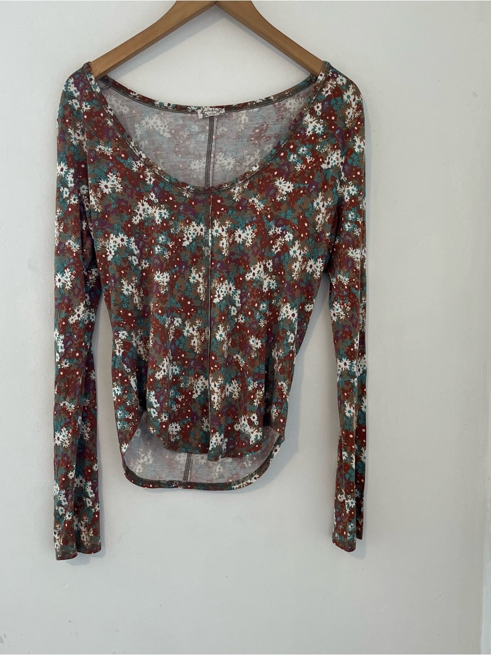 Scoop-Neck Floral Long Sleeve Tee in Brown & Teal